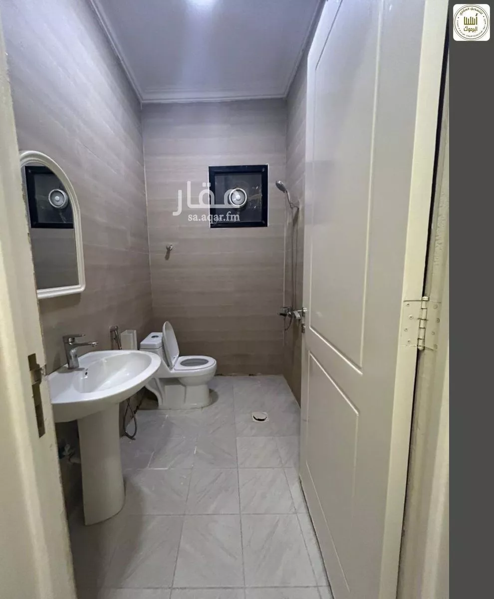 3 bedroom floor in Al Yarmouk 10