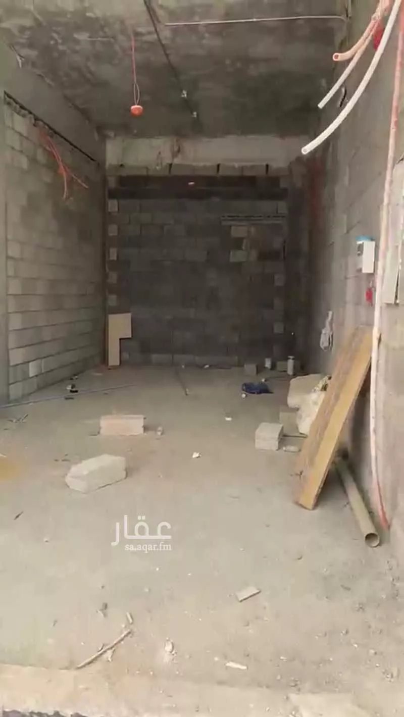 محل 36 م² في العارض 2