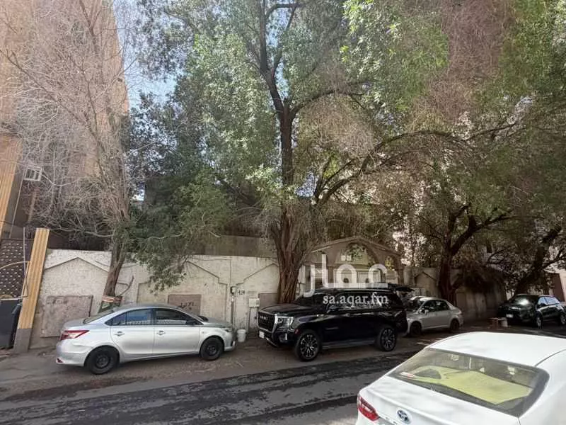 746 sqm building in Al Rusaifah 1