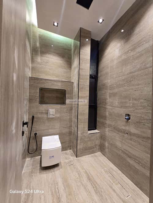 8 bedroom villa in Al Lulu 4