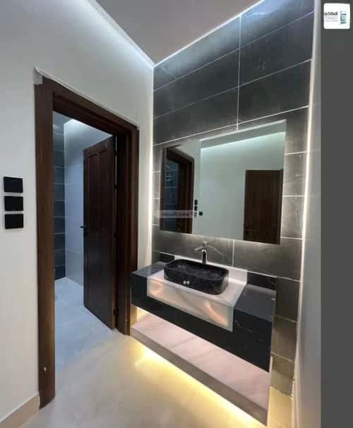 شقة 4 غرف في الروضة 1