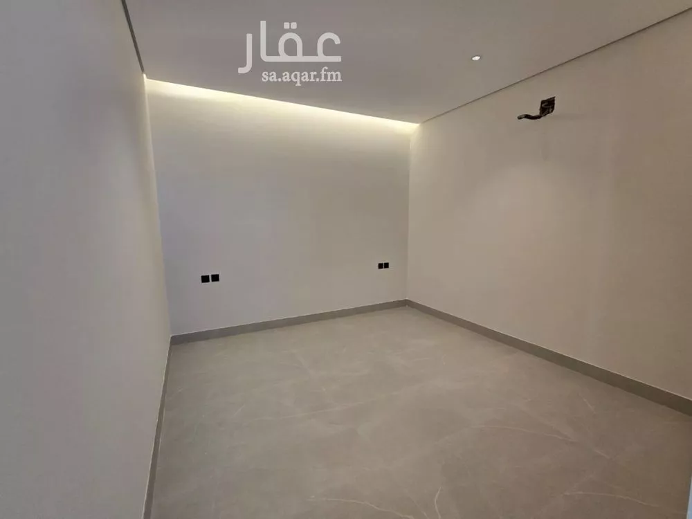 فيلا 5 غرف في الملقا 9