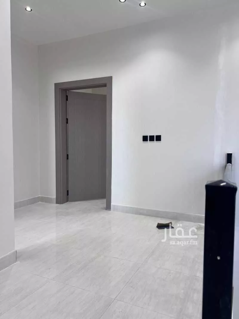 فيلا 6 غرف في العقيق 27