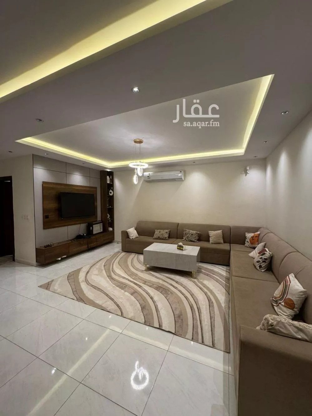 5 bedroom villa in Al Janadriyah 3