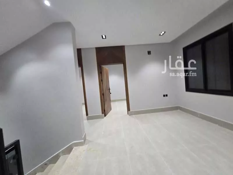 فيلا 5 غرف في عكاظ 17