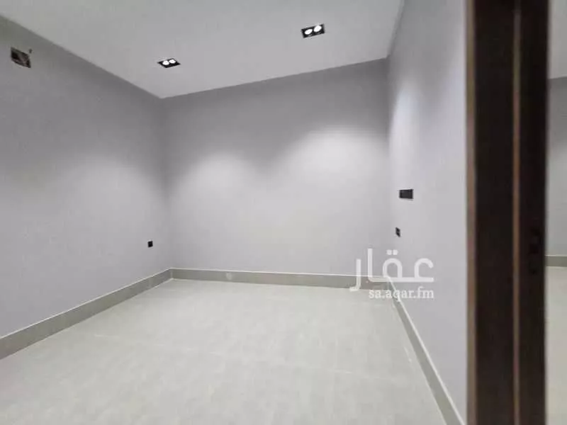 فيلا 5 غرف في عكاظ 8
