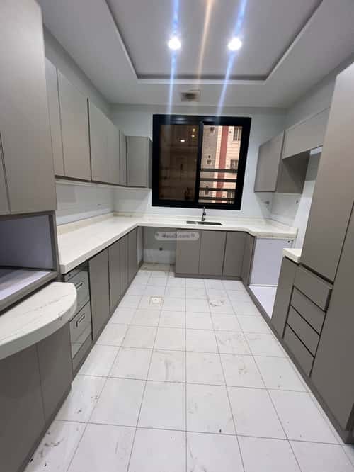 4 bedroom apartment in Muraykh 5