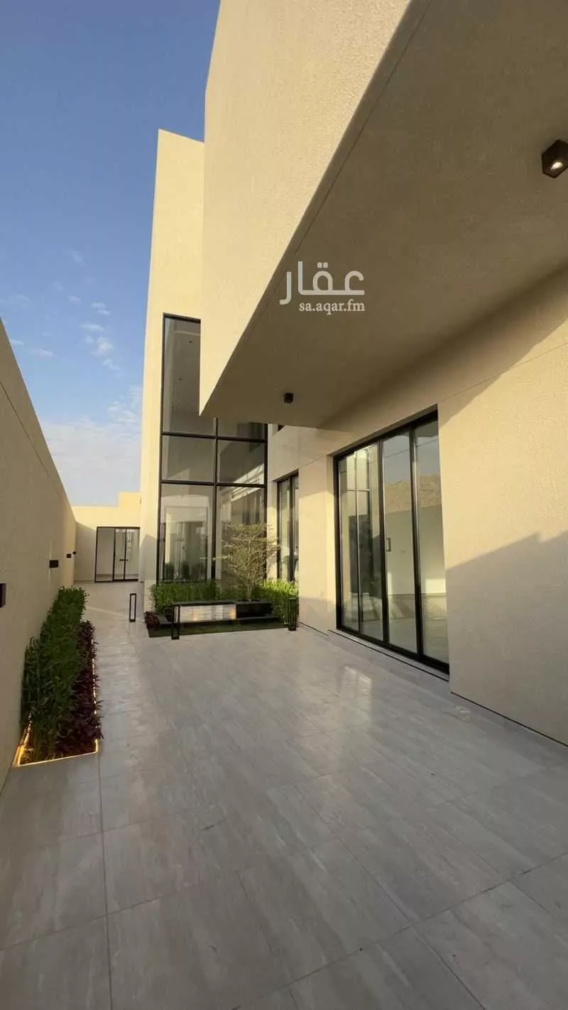 فيلا 5 غرف في العارض 10