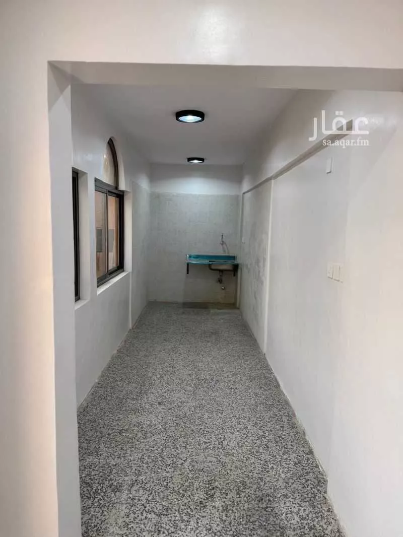 عمارة 582 م² في الديرة 13