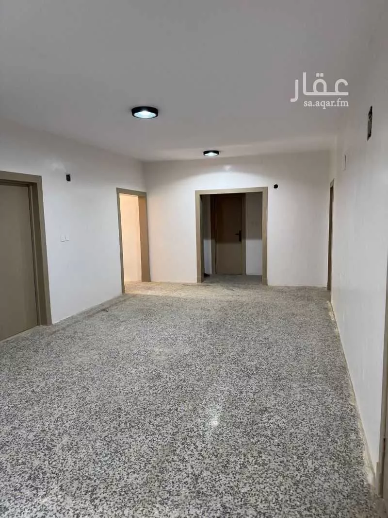 عمارة 582 م² في الديرة 4