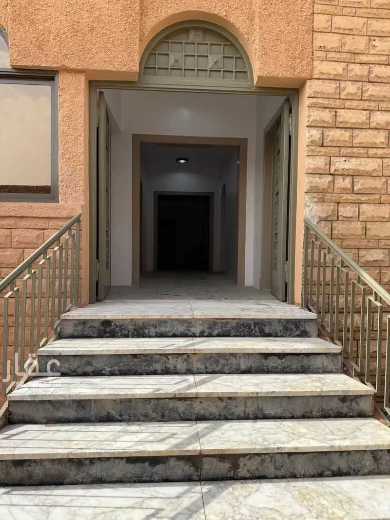 عمارة 582 م² في الديرة 7