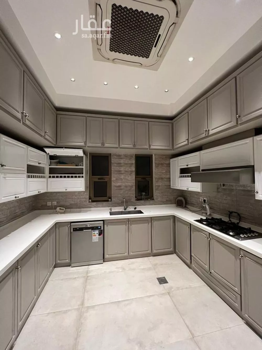 4 bedroom villa in Al Mahdiyyah 25