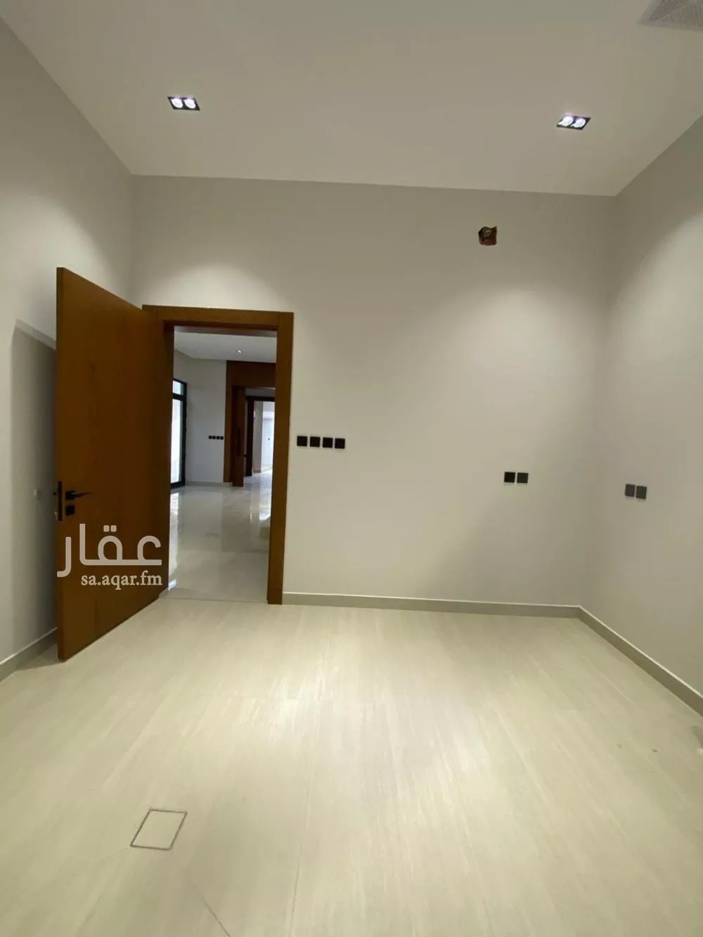 فيلا 6 غرف في الملك فيصل 12