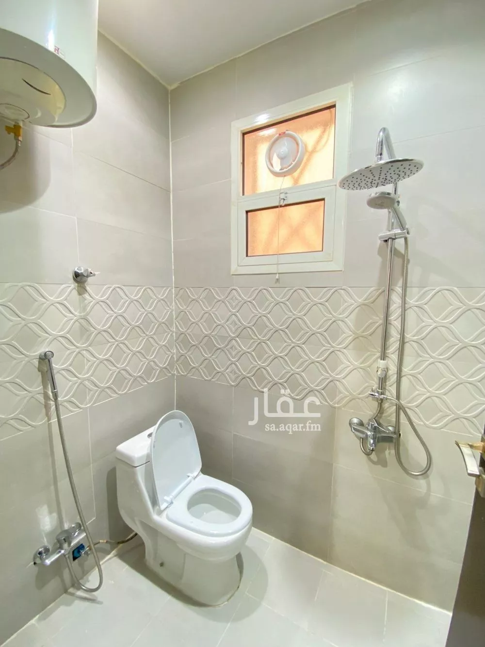 3 bedroom floor in Al Hazm 8