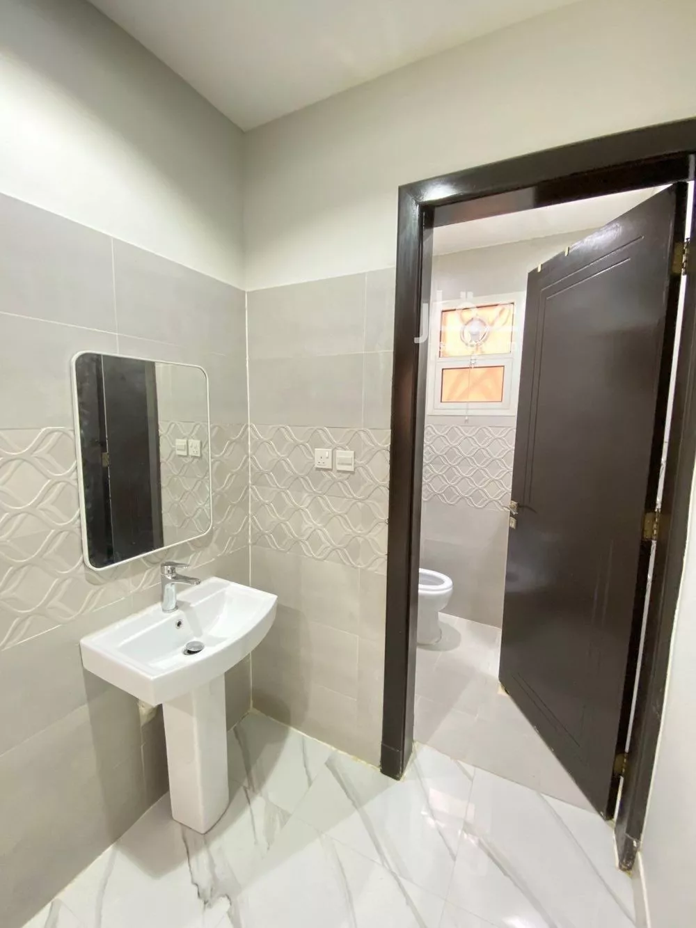 3 bedroom floor in Al Hazm 9