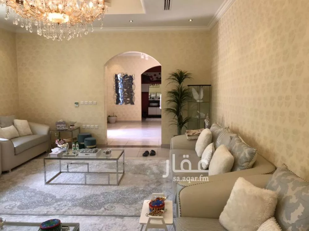 7 bedroom villa in Al Ghadir 2