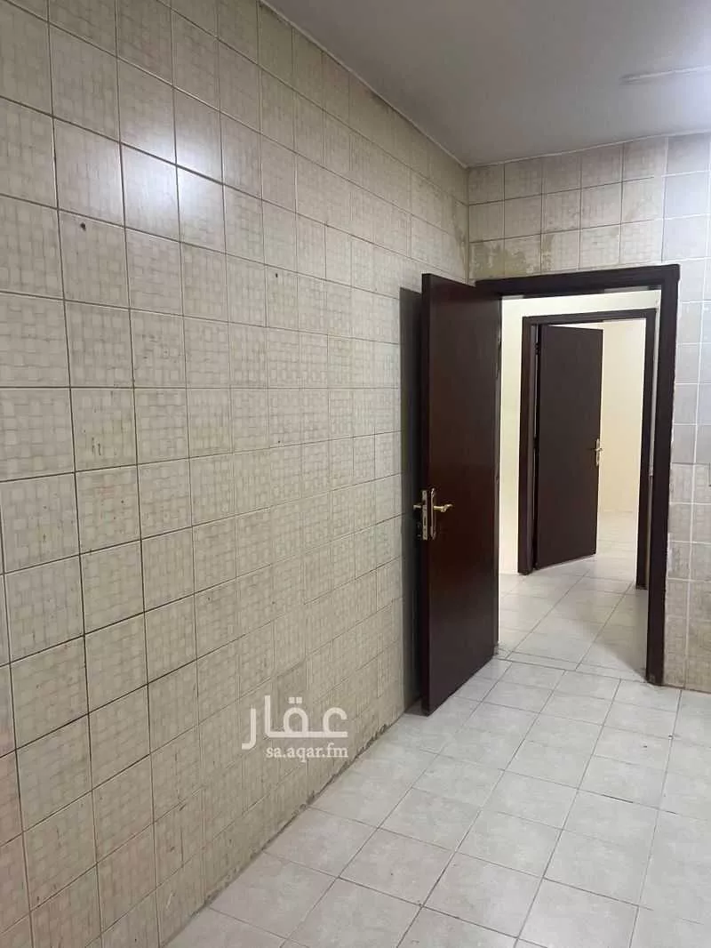 325 sqm building in Al Thuqbah 6