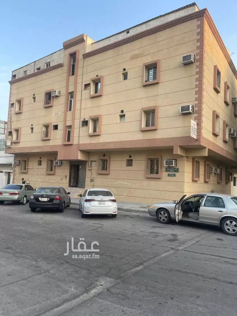 325 sqm building in Al Thuqbah 7