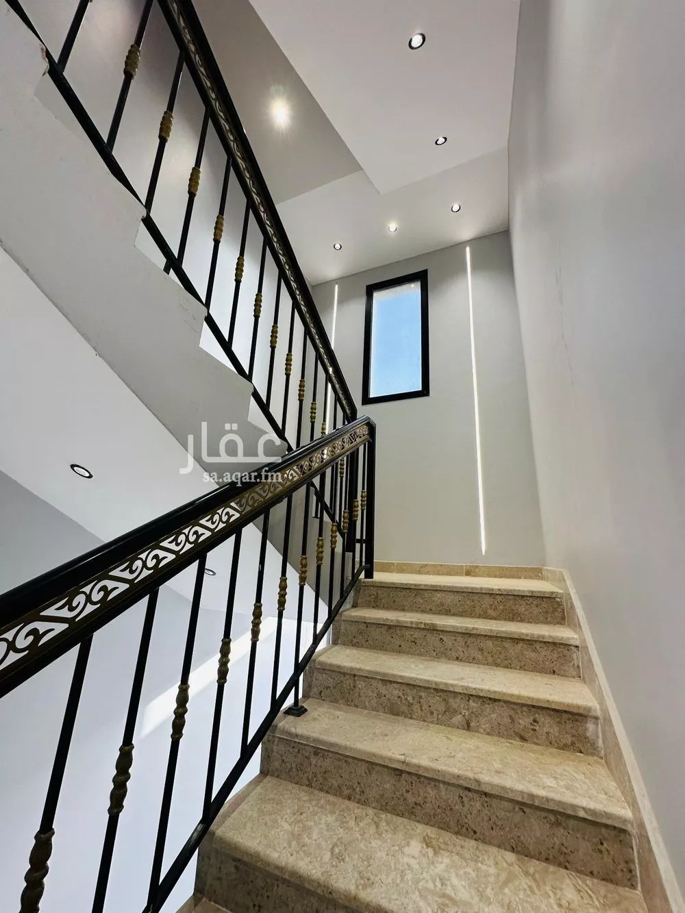 3 bedroom floor in Al Khaleej 8