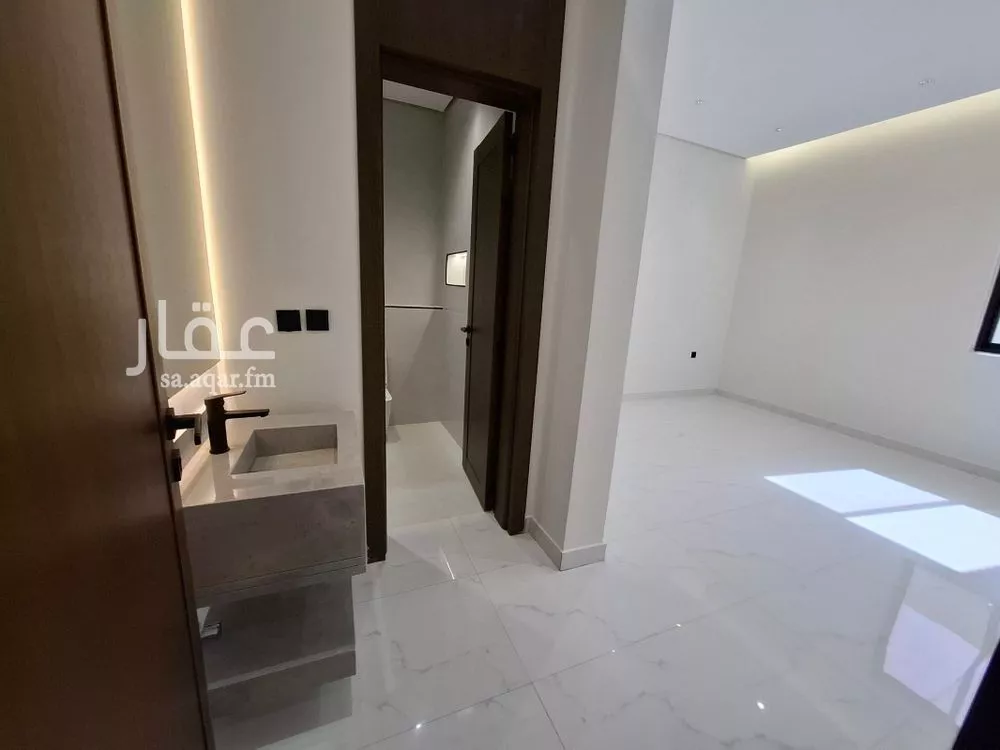 5 bedroom floor in Al Janadriyah 12