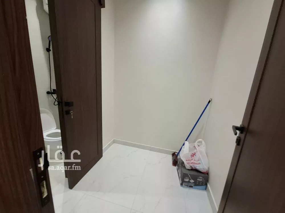5 bedroom floor in Al Janadriyah 6
