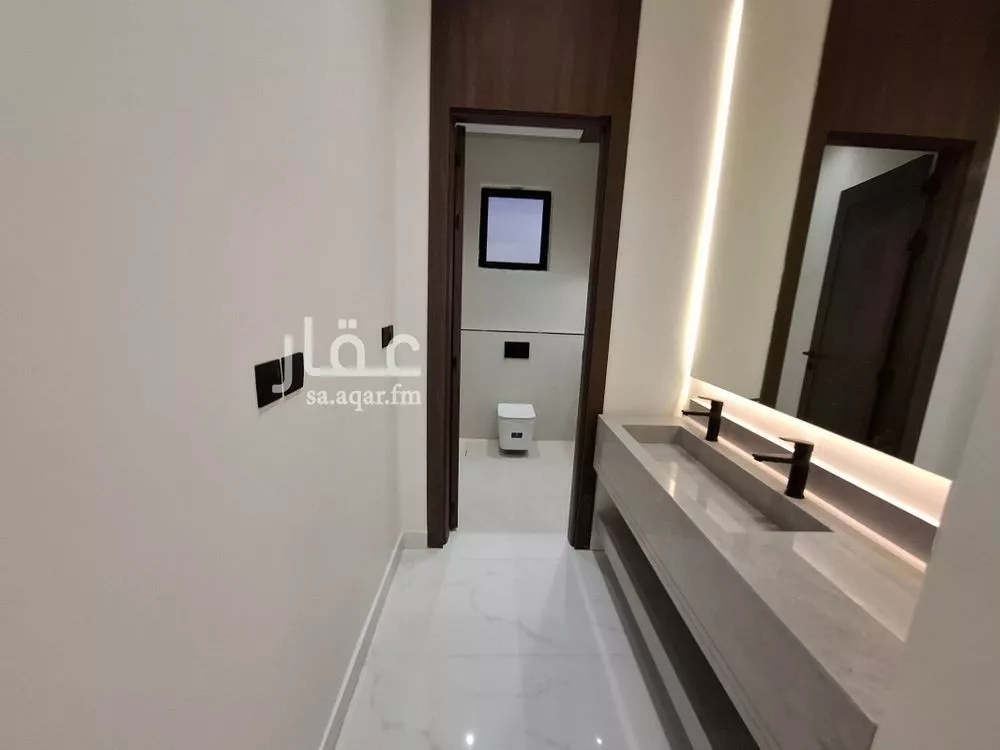 5 bedroom floor in Al Janadriyah 9