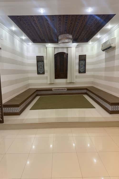 5 bedroom apartment in Al Marwa 8