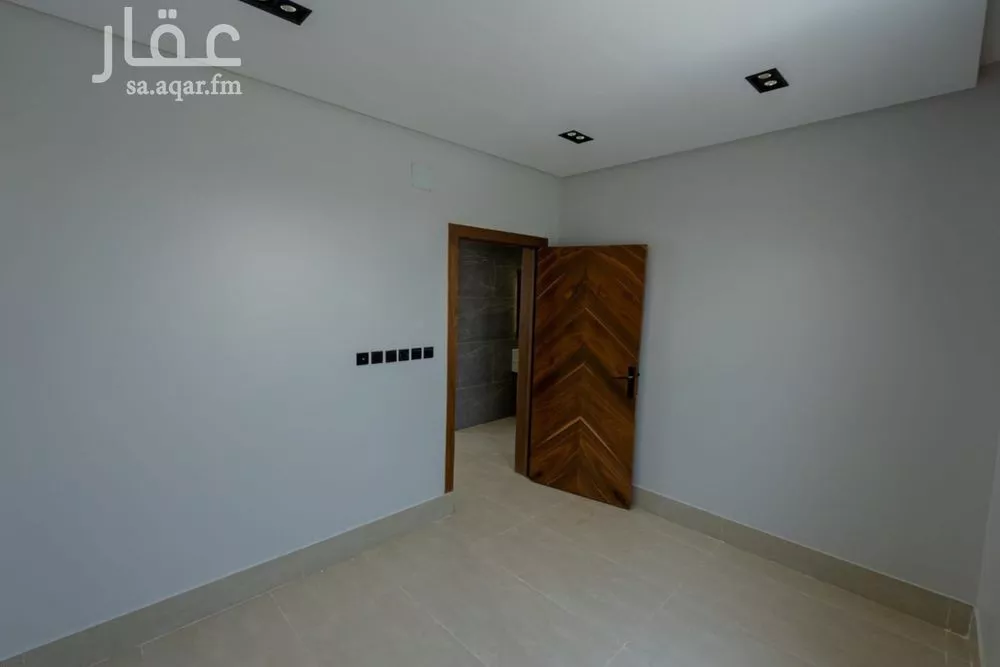 فيلا 5 غرف في عكاظ 9