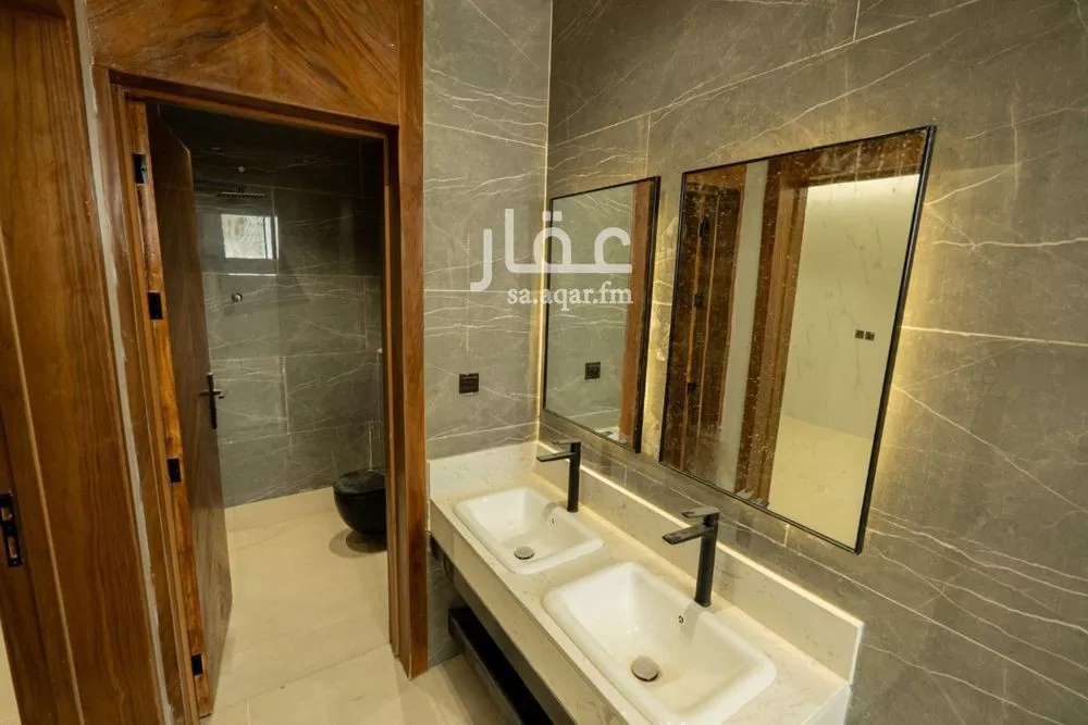 فيلا 5 غرف في عكاظ 10