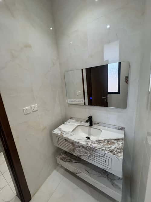 9 bedroom villa in Al Yaqout 13