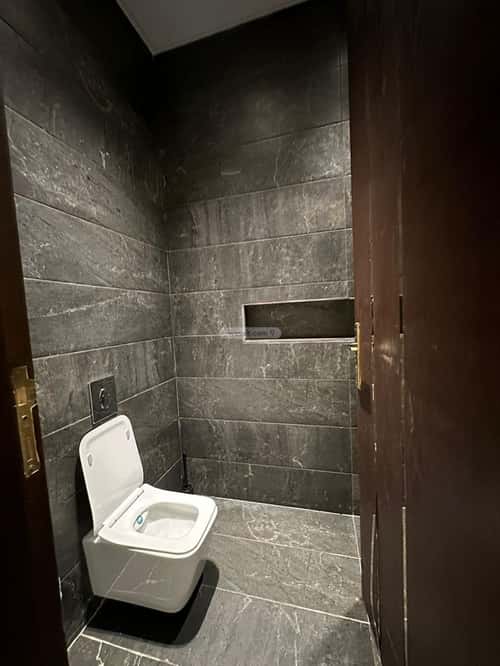 6 bedroom villa in Az Zomorod 1