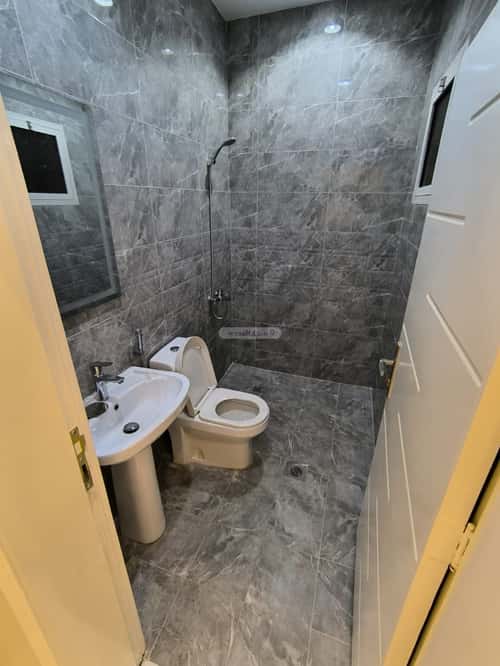 6 bedroom apartment in Umm Al Silm 7