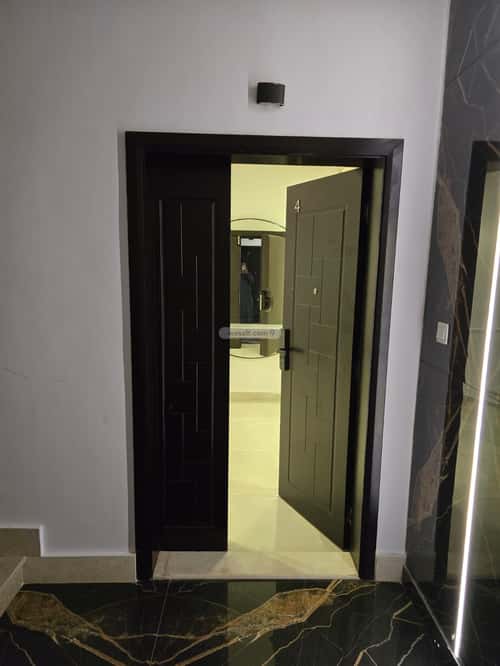 شقة 7 غرف في الروضة 5