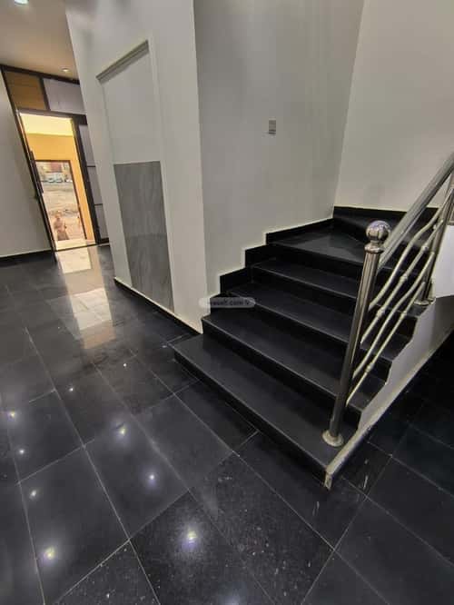 8 bedroom villa in Az Zomorod 2