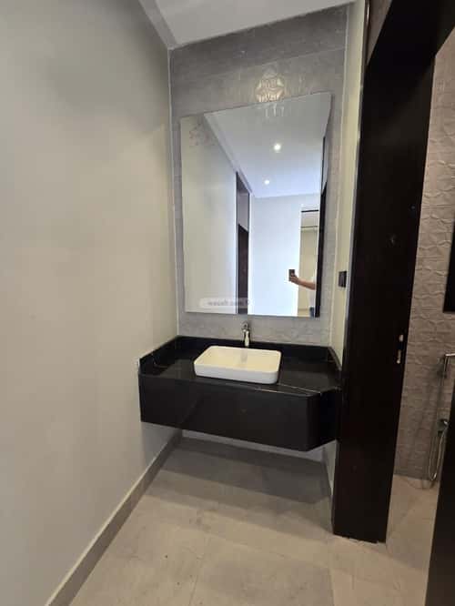 8 bedroom villa in Al Rahmaniyyah 1