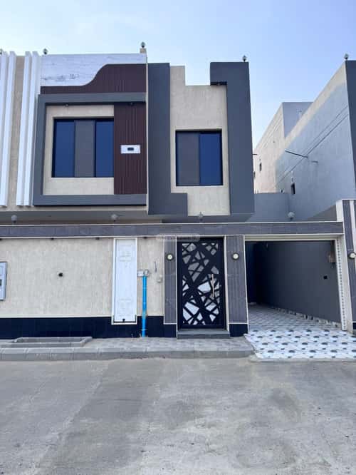 9 bedroom villa in Al Khumrah 3