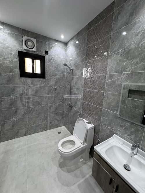 9 bedroom villa in Al Khumrah 4