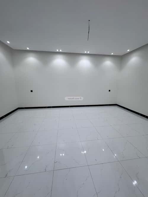 9 bedroom villa in Al Khumrah 6