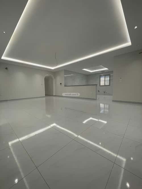 7 bedroom apartment in Al Aziziyah 8