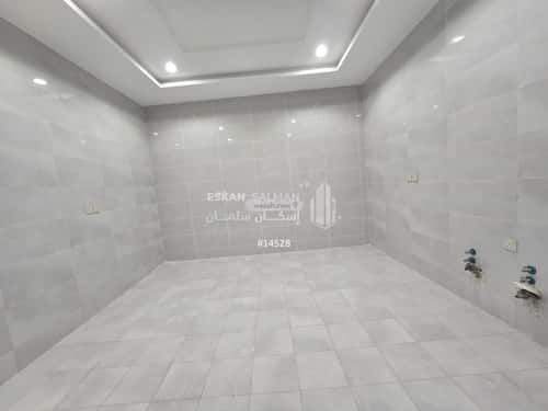 شقة 6 غرف في الريان 5