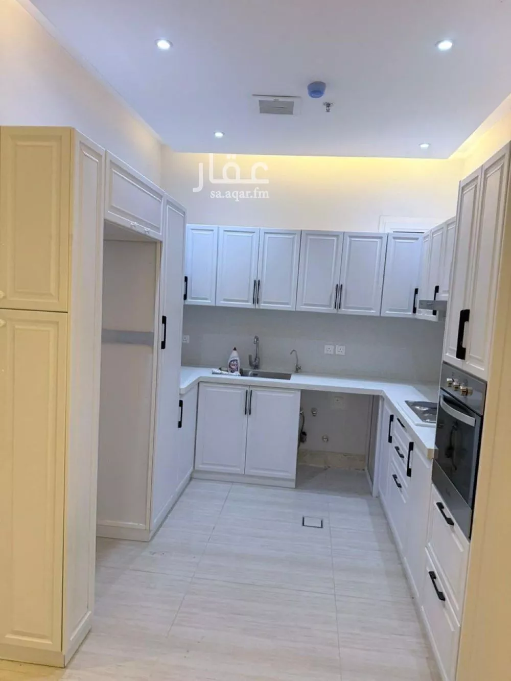 3 bedroom apartment in Al Mughrizat 7