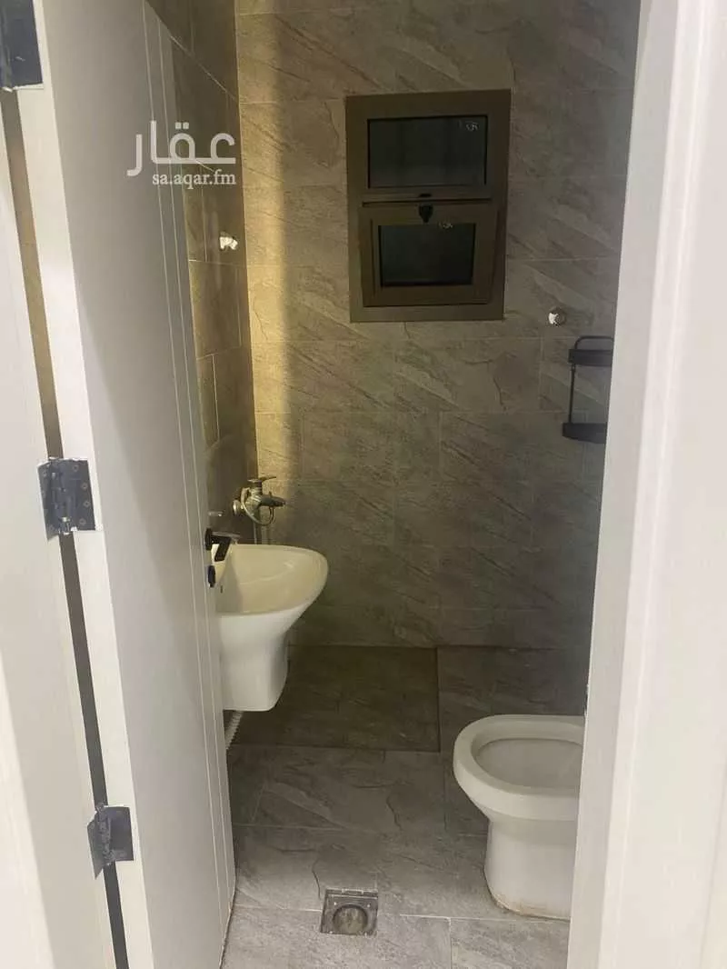 5 bedroom apartment in Tuwaiq, Riyadh 13