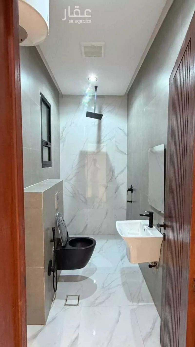 5 bedroom apartment in Tuwaiq, Riyadh 9