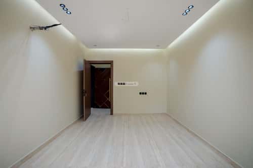 4 bedroom apartment in Al Rawdah 5