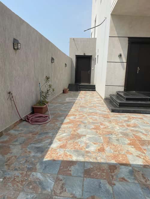 8 bedroom villa in Az Zomorod 20