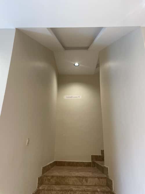 8 bedroom villa in Az Zomorod 4