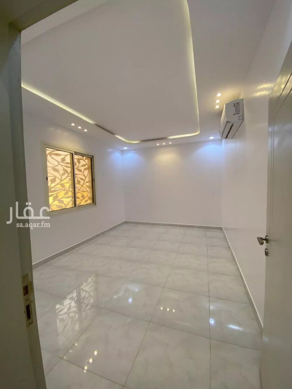 4 bedroom floor in Dhahrat Laban 4