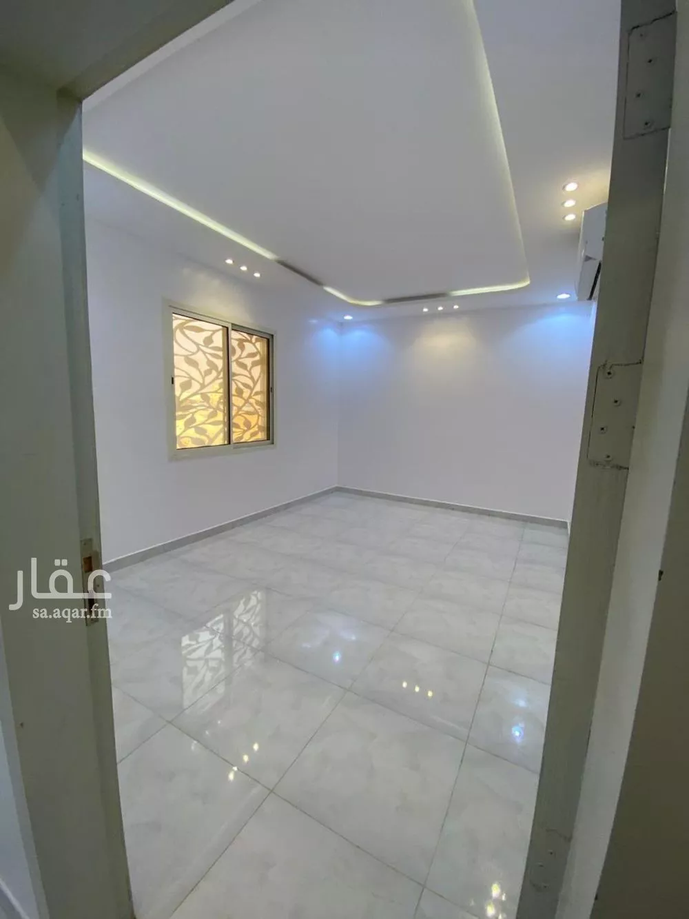 4 bedroom floor in Dhahrat Laban 5