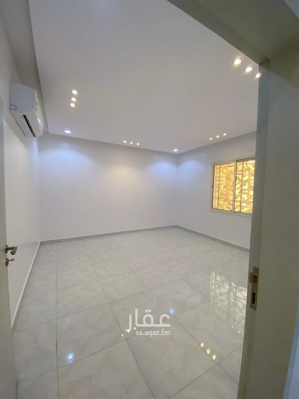 4 bedroom floor in Dhahrat Laban 7