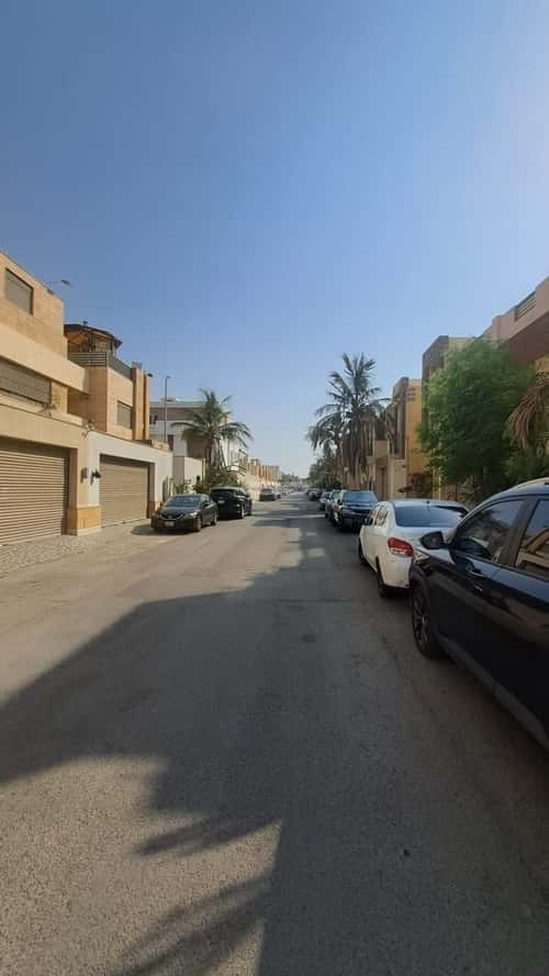 5 bedroom villa in Al Khalidiyyah 3